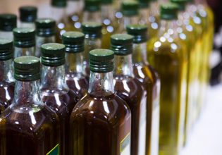 Ελαιόλαδο: Η Ισπανία καταργεί τον ΦΠΑ σε ακόμα ένα βασικό προϊόν