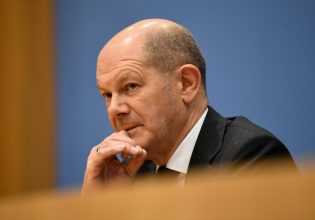 Γαλλία: Την ανησυχία του για το πιθανό εκλογικό αποτέλεσμα εκφράζει ο Σολτς