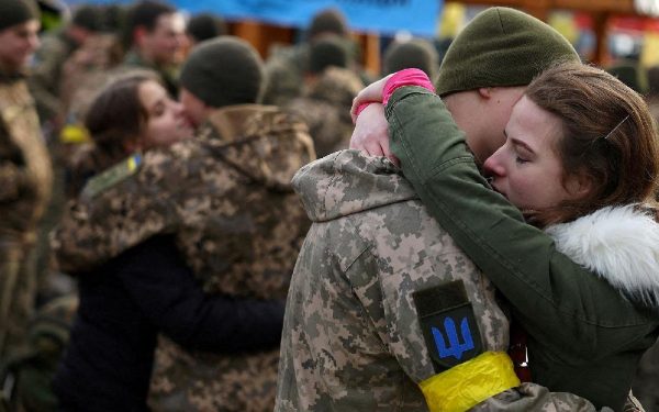 Θα ντυθούν άραγε 3.7 εκατ. Ουκρανοί στα χακί;