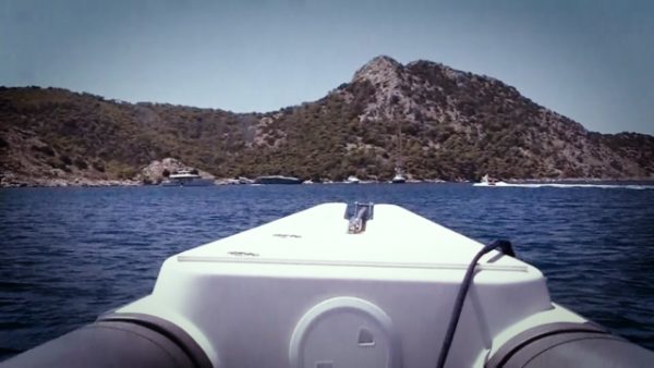 Ύδρα: Αυτοψία στην παραλία που βρέθηκαν οι κροτίδες – Αποκαλυπτική μαρτυρία για τους επιβάτες της «Περσεφόνης»