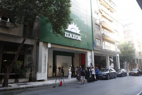 Συνεχίζεται η «θαλασσοταραχή» στο ΠΑΣΟΚ – «Καρφιά» για τα περί διαγραφών