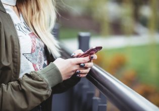 Απαντάει στα μηνύματά σου… έπειτα από αιώνες; – Κι όμως, δεν είναι κακό σημάδι