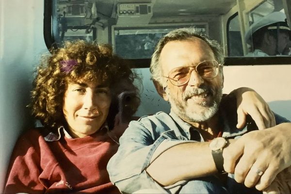 Εκείνη ήταν 17 και εκείνος 47 – Τώρα η Jill Ciment επανεξετάζει τον μακροχρόνιο γάμο τους