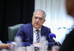 Πώς βλέπει η αγορά τα σχέδια Θεοδωρικάκου για την ακρίβεια