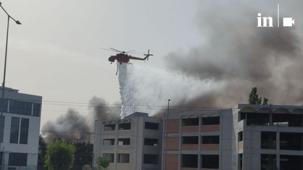 Φωτιά στην Κηφισιά: Ποιες περιοχές επηρεάζονται από τους καπνούς – Τι πρέπει να προσέχουμε
