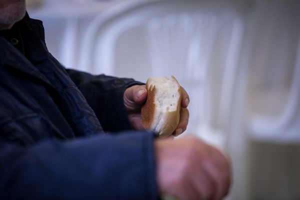 ΕΛΣΤΑΤ: Έξι στους εκατό Έλληνες αντιμετωπίζουν μέτρια ή σοβαρή ανεπάρκεια τροφής