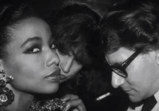 Ποια είναι η Mounia, το πρώτο μαύρο μοντέλο υψηλής ραπτικής και μούσα του Yves Saint Laurent;