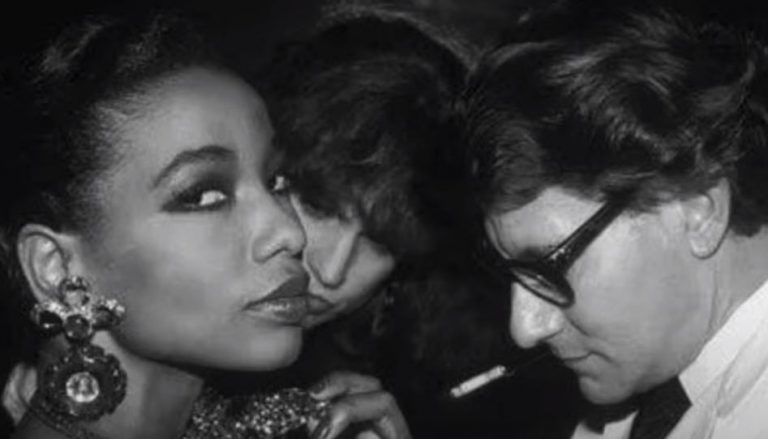 Ποια είναι η Mounia, το πρώτο μαύρο μοντέλο υψηλής ραπτικής και μούσα του Yves Saint Laurent;