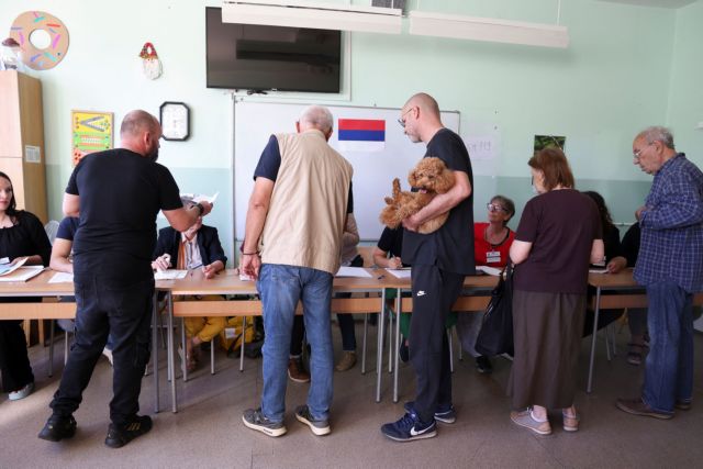 Σερβία: Το κόμμα του Βούτσιτς επικρατεί στις δημοτικές εκλογές, σύμφωνα με τον ίδιο