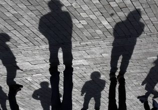 Μια θυμωμένη και κατακερματισμένη κοινωνία αναζητά μέλλον όχι απλώς αφήγημα