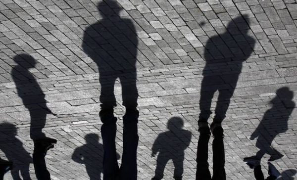 Μια θυμωμένη και κατακερματισμένη κοινωνία αναζητά μέλλον όχι απλώς αφήγημα