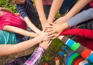 Γραμματικό: Αγωνία για τα 100 παιδιά με γαστρεντερίτιδα σε κατασκήνωση – Τι απαντάει η διεύθυνση