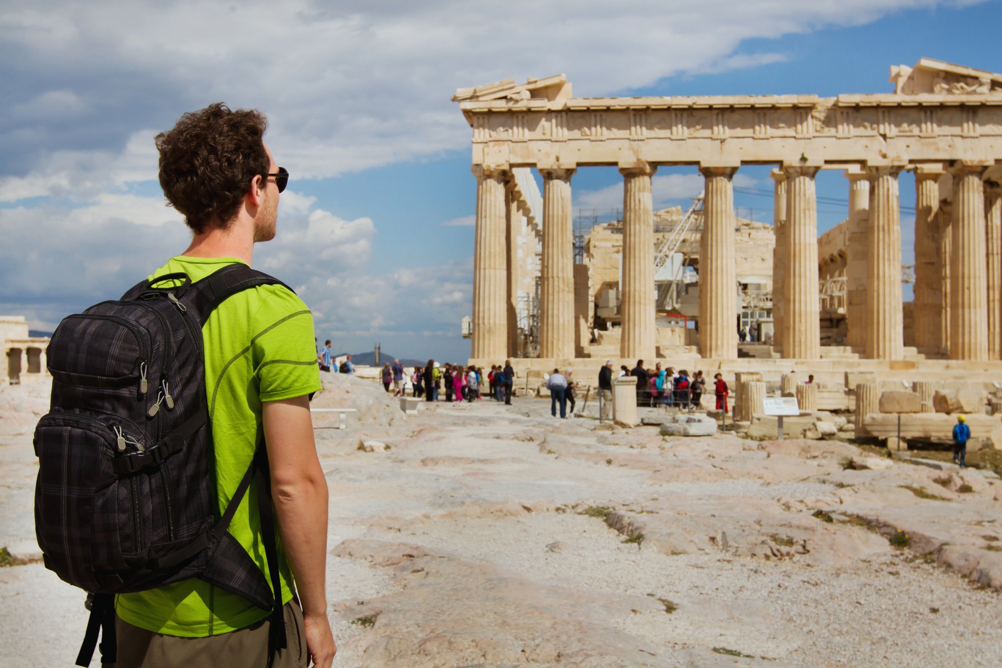 Στον «αέρα» 7.500 τουρίστες στην Ελλάδα μετά το «κανόνι» της FTI – Χρωστάει 1,8 εκατ. ευρώ από πέρσι