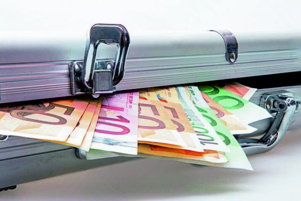 Μυστική έρευνα για ύποπτες συναλλαγές