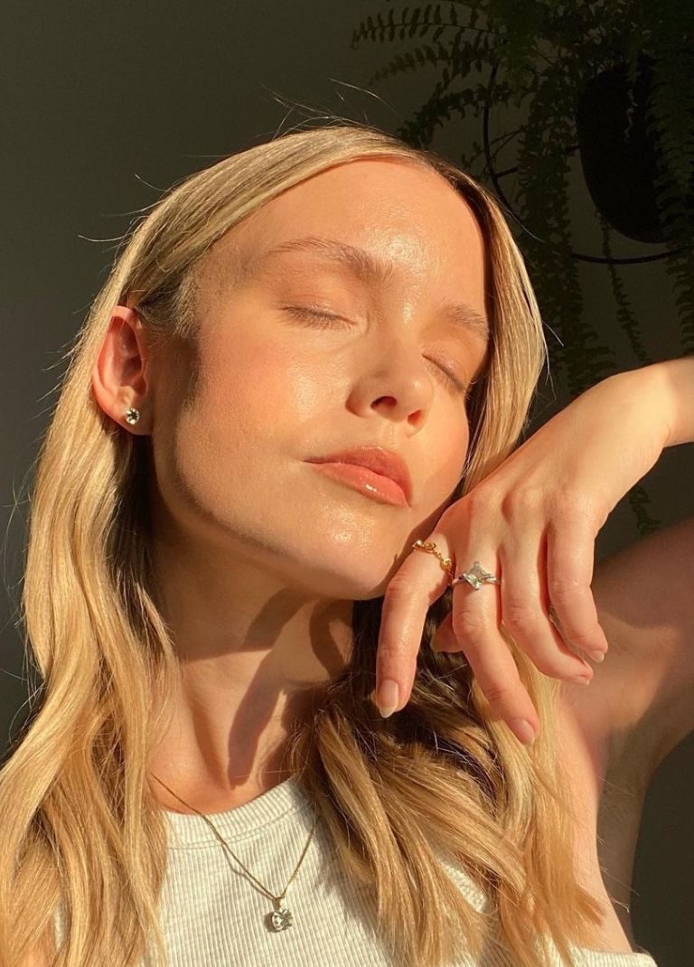 Το μυστικό για να ανανεώσετε το αντηλιακό πάνω από το μακιγιάζ σας