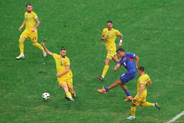 Σλοβακία – Ρουμανία 1-1: Πέρασαν μαζί στους «16» (vid)