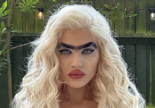 Σοφία Χατζηπαντελή: Φωτογραφίζεται γυμνή φορώντας μόνο τις μπότες της