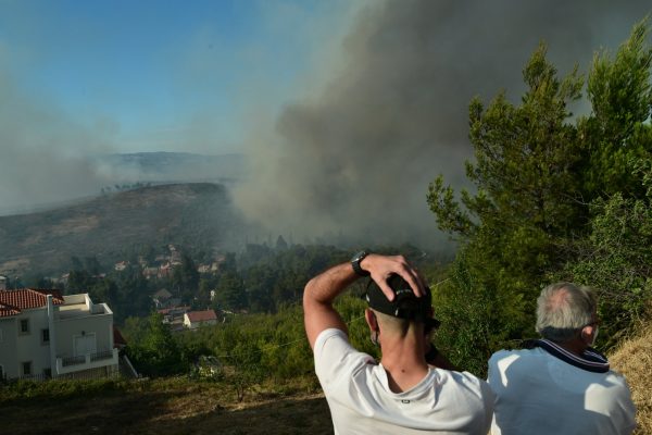 Κερατέα – Σταμάτα: Ώρες αγωνίας στα πύρινα μέτωπα – Καμένες περιουσίες και ένας νεκρός