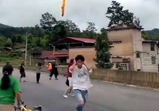 Κινεζικός πύραυλος έπεσε πάλι σε σπίτια μετά την εκτόξευση δορυφόρου