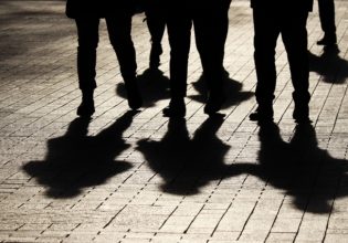 Κηφισιά: 16χρονος απείλησε με κατσαβίδι και λήστεψε ανήλικους