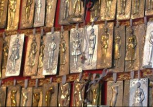 Ο Μητσοτάκης κάνει τάμα σε ΣΥΡΙΖΑ και ΠΑΣΟΚ που αντί να του «την μπούνε» βάλθηκαν να διαλυθούνε