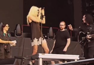 Νυχτερίδα δάγκωσε την τραγουδίστρια Taylor Momsen πάνω στη σκηνή