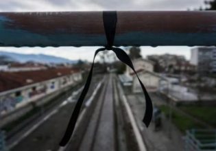 Τέμπη: «Γνώριζαν ότι δεν είχε υπογραφεί σύμβαση μεταξύ Hellenic Train και ΟΣΕ» – Ερωτήματα για τη φωτιά