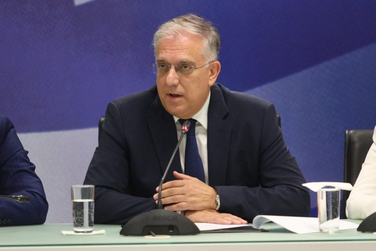 Σε άμυνα ο Τάκης Θεοδωρικάκος – Τι απαντά σε ΣΥΡΙΖΑ για τις προωθήσεις ημετέρων αστυνομικών από το Μαξίμου