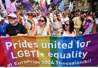 Σε εξέλιξη το ΕuroPride στη Θεσσαλονίκη – Δείτε φωτογραφίες