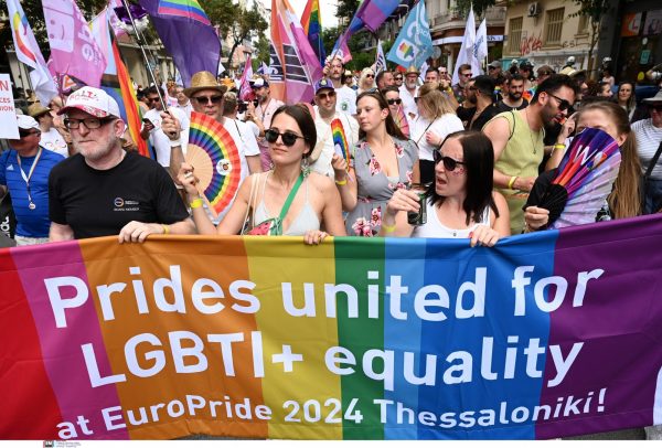 Σε εξέλιξη το ΕuroPride στη Θεσσαλονίκη – Δείτε φωτογραφίες