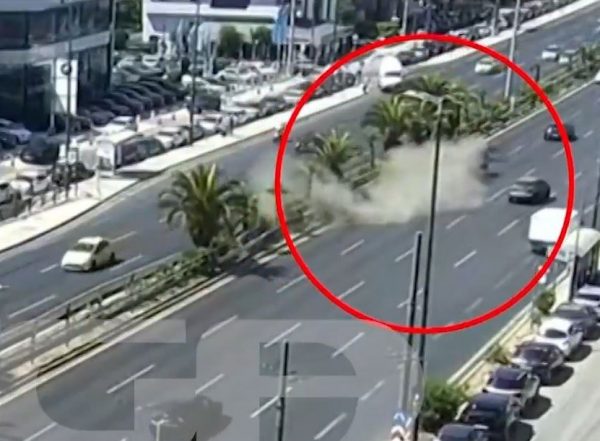 Συγγρού: Βίντεο με το σοκαριστικό τροχαίο – Καρέ καρέ η ανατροπή του ΙΧ