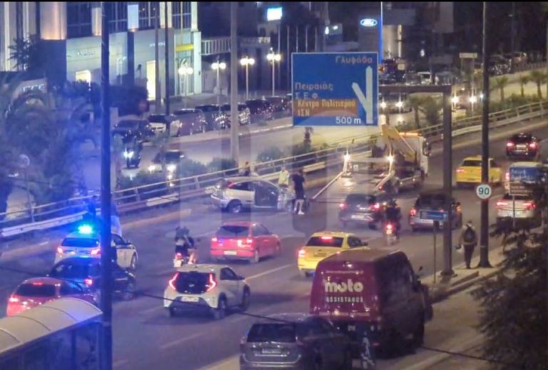 Τροχαίο στη λεωφόρο Συγγρού – ΙΧ έπεσε στη διαχωριστική νησίδα