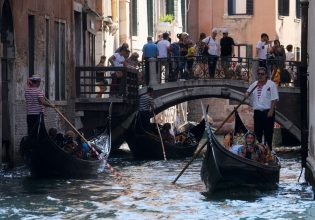 Ιταλία: Πρόβλημα οι «πάρα πολλοί τουρίστες» – Αδυνατεί να τους διαχειριστεί