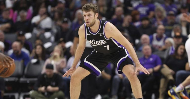 Τι δήλωσε ο GM των Κινγκς για το μέλλον του Βεζένκοφ