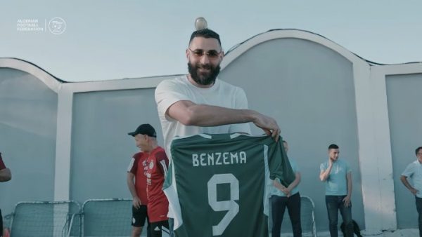 Ο Μπενζεμά… ανακαλύπτει την Αλγερία