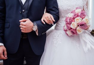 Ινδονησία: Γαμπρός ανακάλυψε 12 ημέρες μετά τον γάμο ότι… η νύφη είναι άνδρας