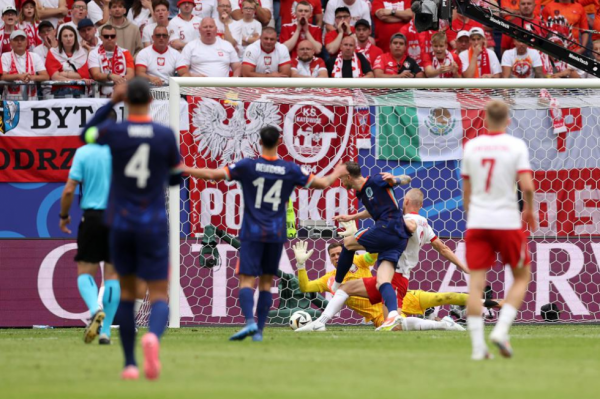 O Βέγκχορστ χάρισε μεγάλη νίκη (2-1) στην Ολλανδία στο 83′ (vids)