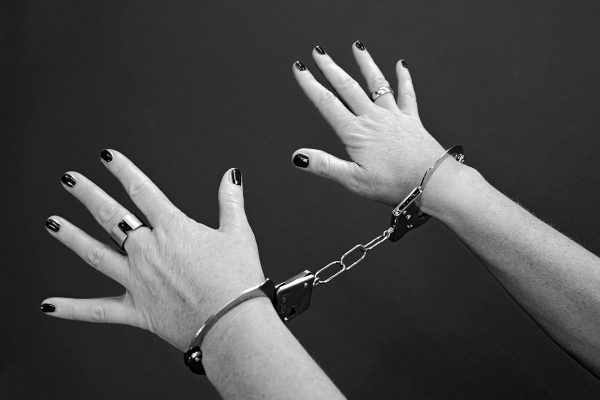 Θεσσαλονίκη: Κλείδωσε τον ανήλικο γιο της στο σπίτι και πήγε στο σούπερ μάρκετ – Συνελήφθη και κρατείται
