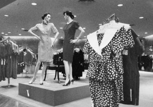 Οι γυναίκες πίσω από τη λάμψη και τη γοητεία των θρυλικών πολυκαταστημάτων της Νέας Υόρκης