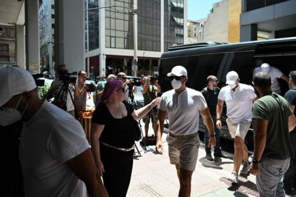 Υδρα: Προφυλακίζονται πλοίαρχος και υποπλοίαρχος της θαλαμηγού για την πυρκαγιά στο πευκοδάσος