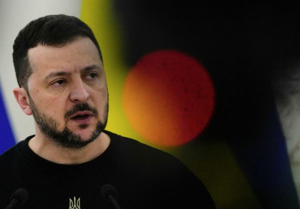 New York Times: Ξεκίνησε τις ιδιωτικοποιήσεις ο Ζελένσκι για να χρηματοδοτήσει τον πόλεμο