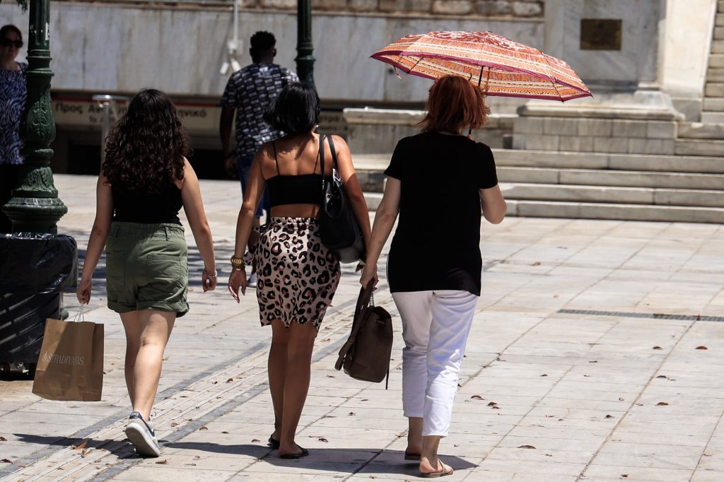 Καιρός: Η ακραία ζέστη του Ιουνίου και ένας θερμότερος Ιούλιος και Αύγουστος στο μικροσκόπιο των μετεωρολόγων
