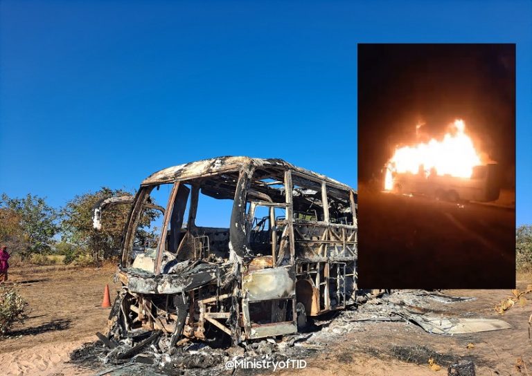 Ζιμπάμπουε: Τουλάχιστον οκτώ νεκροί μετά από πυρκαγιά σε λεωφορείο