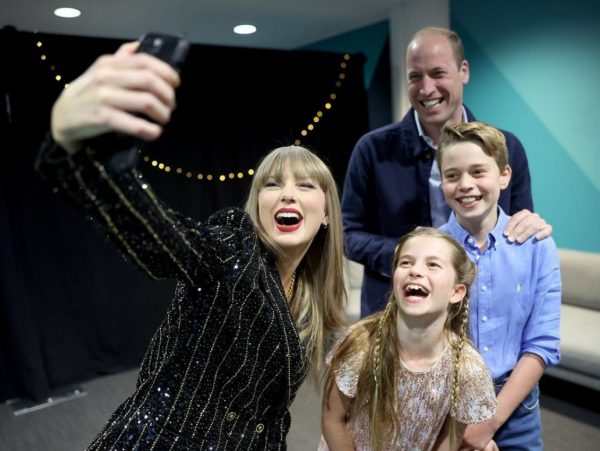 Ο πρίγκιπας William πήγε σε συναυλία της Τaylor Swift με τα παιδιά του και «έσπασε βασιλικό κανόνα»