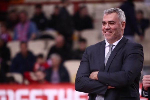 Ο Σιγάλας αναλαμβάνει τον Κολοσσό