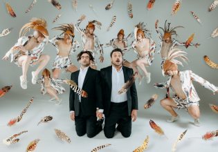 Έρχονται οι «Όρνιθες» του Αριστοφάνη με Παπασπηλιόπουλο και Χρυσοστόμου – Η περιοδεία και η στάση στην Επίδαυρο