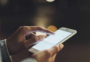 Αποκάλυψη: Τα SMS για τα ….εμβόλια αποκαλύπτουν τις «μαύρες τρύπες» της έρευνας για τις υποκλοπές