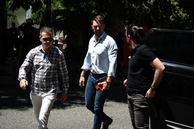 Κασσελάκης στο δρόμο προς το Συνέδριο: Επιχείρηση «τέλος η συζήτηση για μαύρα χρήματα» στον ΣΥΡΙΖΑ