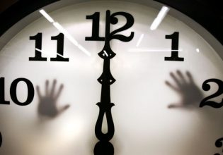 Η 6η μέρα δουλειάς λέει ο Μητσοτάκης «προσφέρεται μόνο εθελοντικά», το δούλεμα όμως αφειδώς και υποχρεωτικά