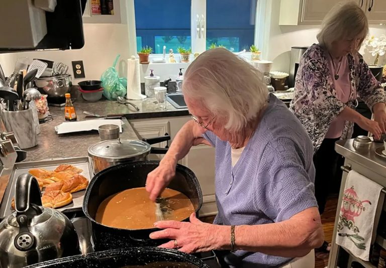 Εργάζεται 6 ημέρες την εβδομάδα και είναι… 100 ετών – «Δεν μπορώ να πω ότι δουλεύω, όταν απολαμβάνω αυτό που κάνω»